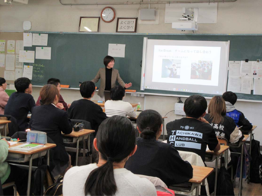 講義をする副代表の橋本